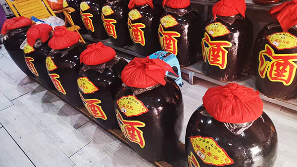 剑邑酒业土酒坊分析选择白酒加盟品牌需要考虑的因素